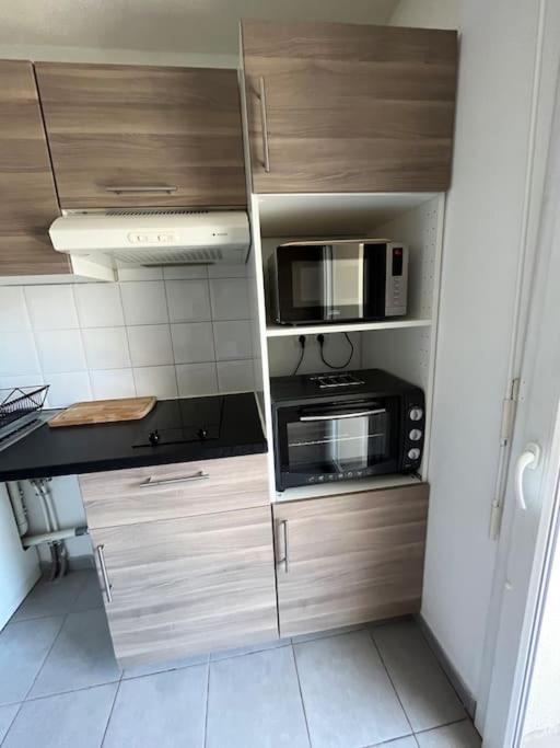 Joli Appt 45 M2 Avec Terrasse Διαμέρισμα Lunel  Εξωτερικό φωτογραφία