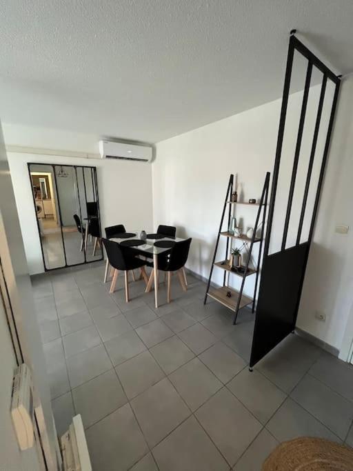 Joli Appt 45 M2 Avec Terrasse Διαμέρισμα Lunel  Εξωτερικό φωτογραφία