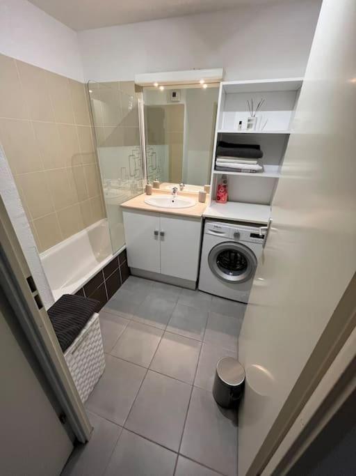 Joli Appt 45 M2 Avec Terrasse Διαμέρισμα Lunel  Εξωτερικό φωτογραφία